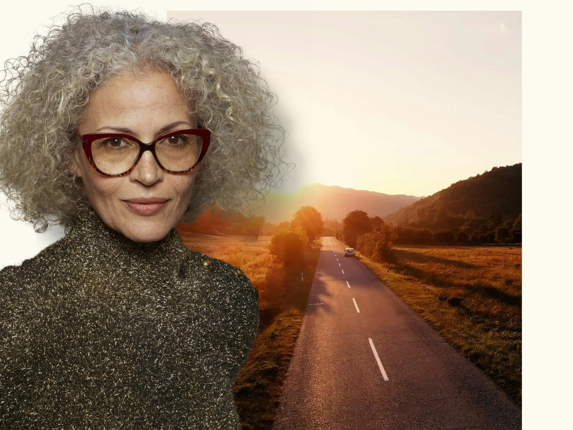Dame med briller foran et bilde av en landevei
