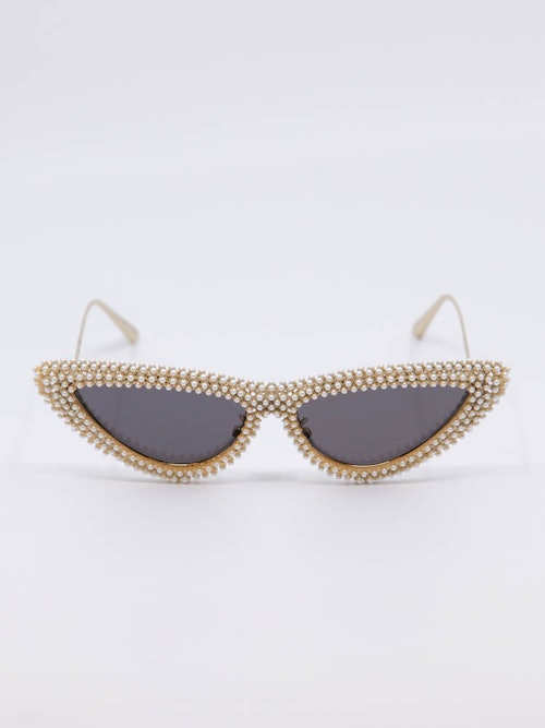 Solbrille med perler og mørke glass