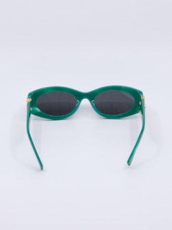 Smal solbrille i sjøgrønn farge med grå solbrilleglass