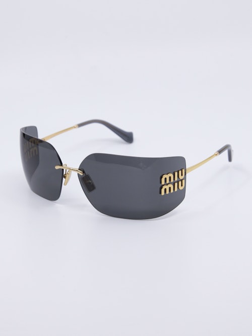 Solbrille uten ramme med en typisk y2k stil