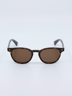 Klassisk, brun solbrille med brune solbrilleglass