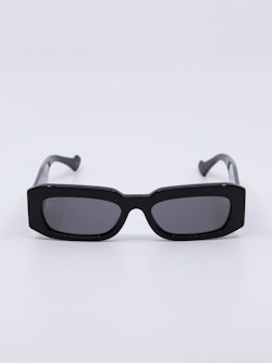 Smal, rektangulær solbrille i svart