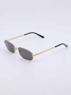 Smal solbrille med ramme i gull og grå solbrilleglass