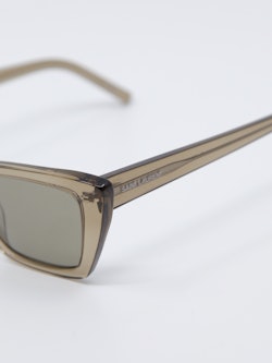 Transparent, brun cateye solbrille med grå solbrilleglass