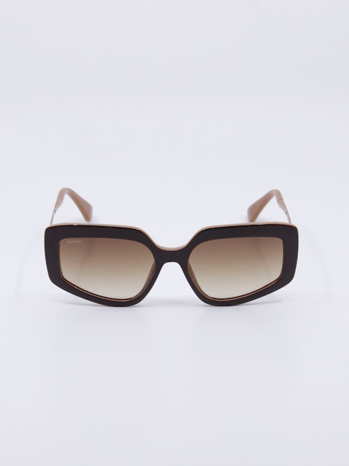 Elegant solbrille i brunfarger med graderte, brune solbrilleglass