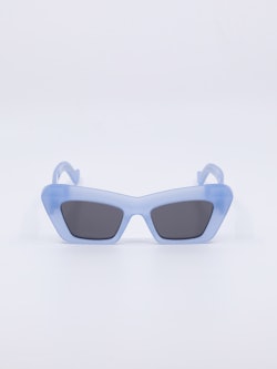 Avrundet cateye solbrille i transparent lyseblå