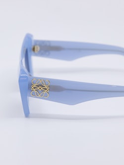 Avrundet cateye solbrille i transparent lyseblå