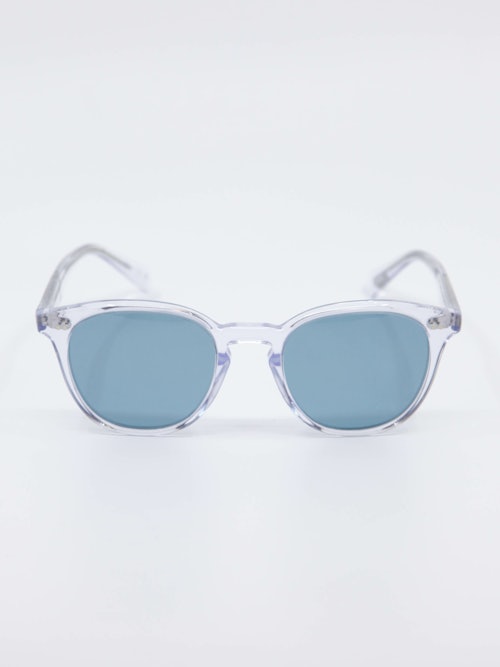 Solbrille med transparent ramme og blå glass
