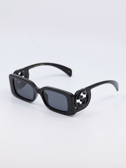 Rektangulære og svarte solbriller