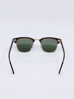 Klassisk Ray-Ban solbrille i brun