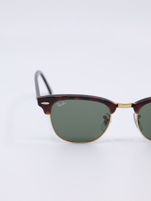 Klassisk Ray-Ban solbrille i brun