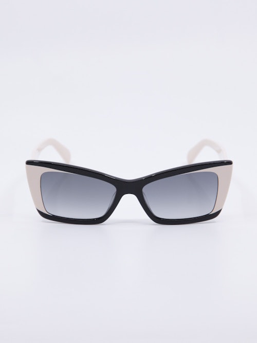 Klassisk cateye fasong på solbrillen og fargespill mellom svart og beige
