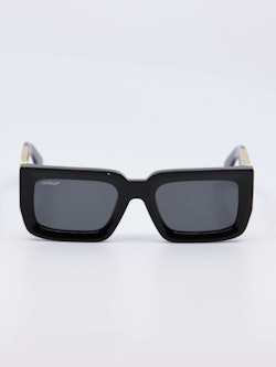 Svarte, rektangulære solbriller med grå glass