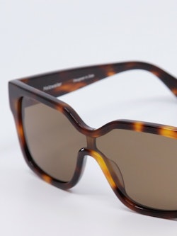 Brun solbrille med brun ramme og brune glass