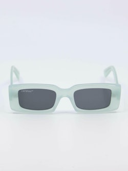 Smal 90-talls inspirert solbrille i mint med grå glass