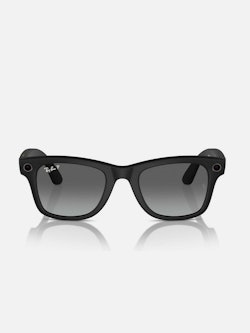 Svart solbrille med graderte solbrilleglass og kamera på solbrillen front