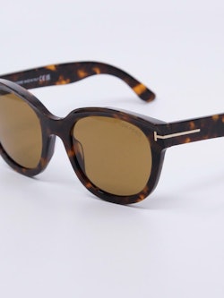 Solbrille med klassisk design og runde solbrilleglass