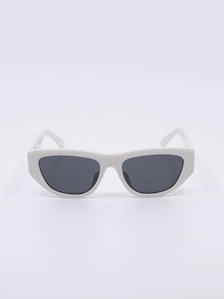 Hvit solbrille med mørke solbrilleglass