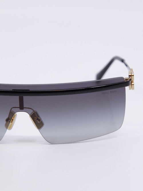 Solbrille med skjerm, graderte solbrilleglass