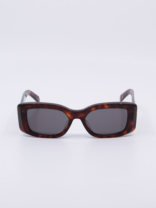 Rektangulær solbrille i brun med mørke solbrilleglass
