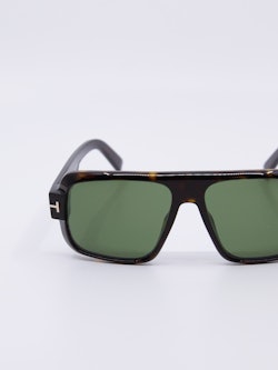 Oversiezed solbrille i brun med grønne solbrilleglass