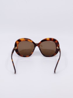 Oversized solbrille i mønstret brun