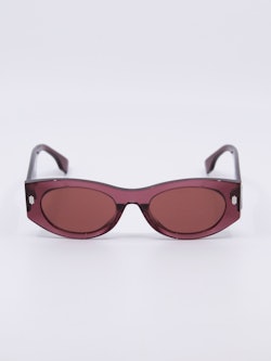 Solbrille i burgunder og fargede glass