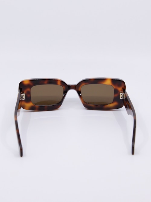 Rektangulær, brun solbrille med chunky ramme