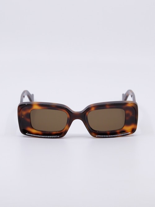 Rektangulær, brun solbrille med chunky ramme