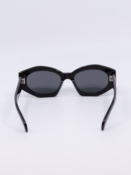 Svart flerkantet solbrille med grå solbrilleglass