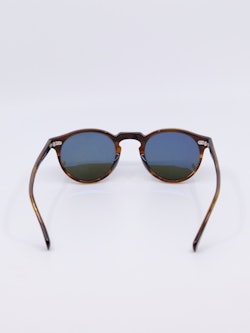 Rund solbrille med brun ramme og blå solbrilleglass