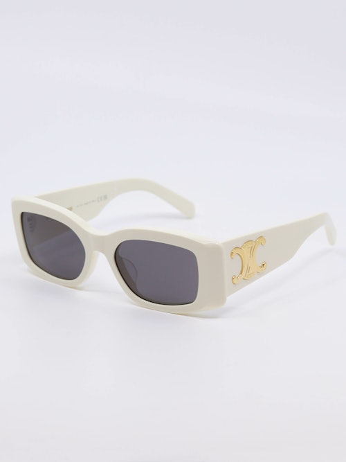 Hvit solbrille med grå solbrilleglass. Rektangulær fasong