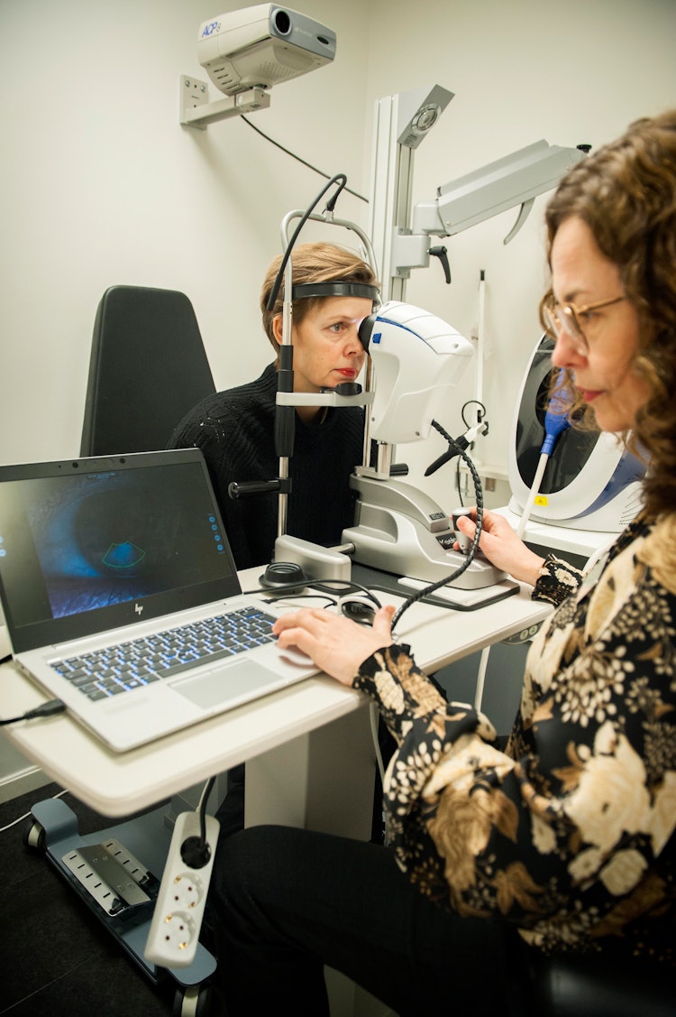bilde og diagnostisering av tørre øyne hos Krogh Optikk
