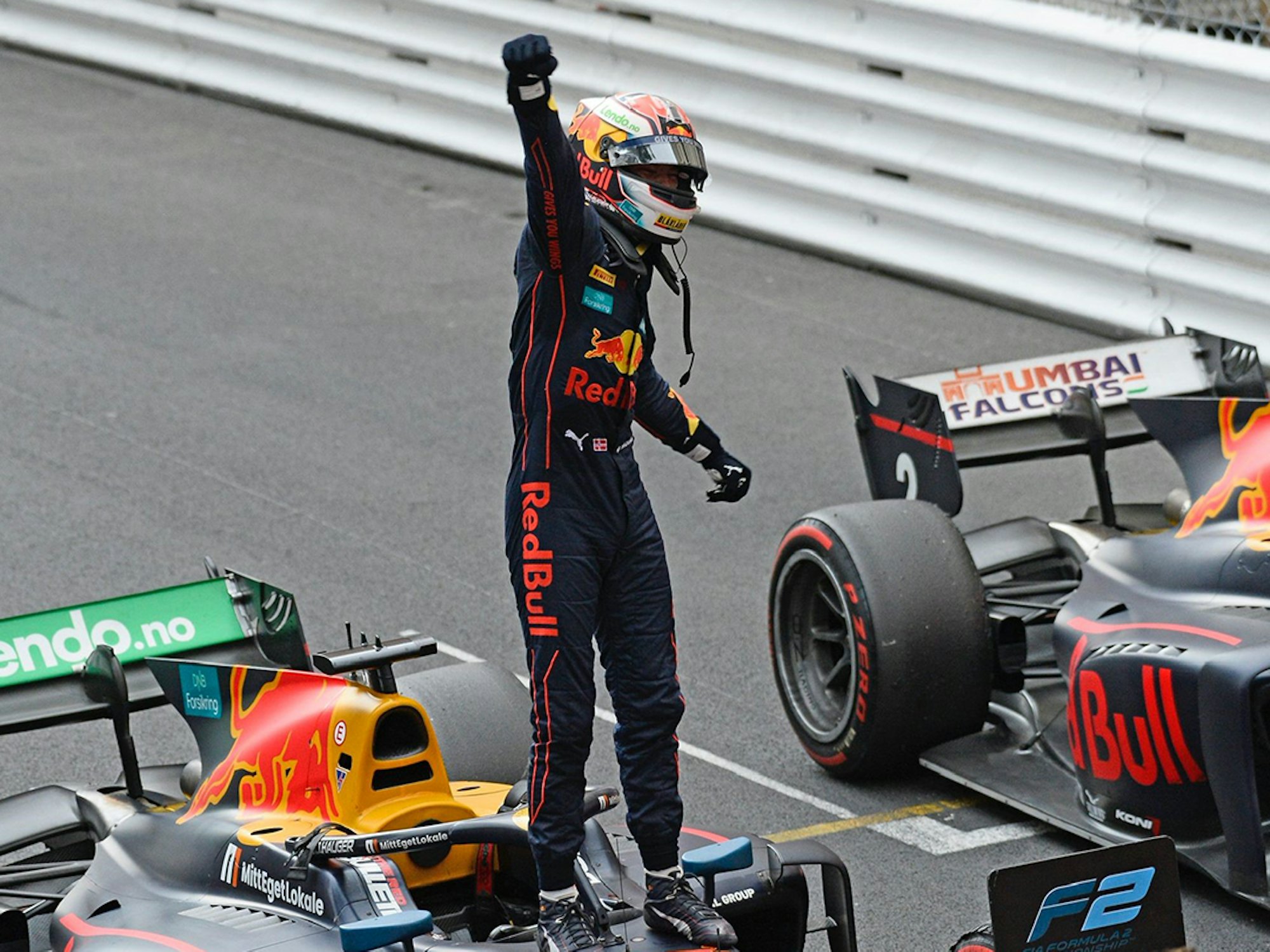 Bilde av Dennis Hauger som har vunnet Formel 2 løp