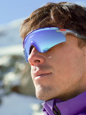 Bilde av idrettsutøver med solbrille fra Oakley