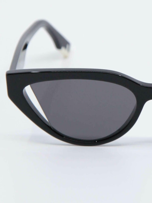 Cat eye-solbrille med detaljer i glasset fra Fendi