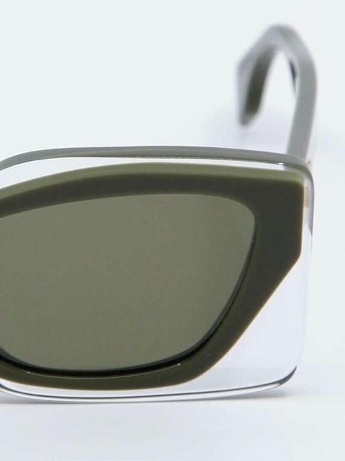 Detaljebilde av solbrille FE40034 fra Fendi