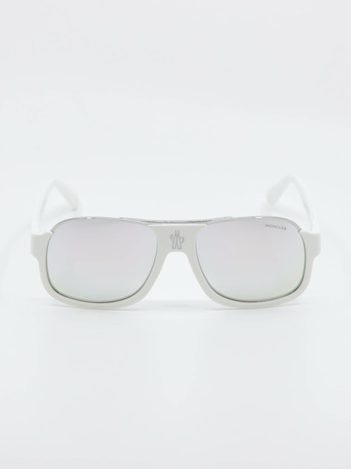 Bilde av solbrille fra Moncler med polariserte speilglass