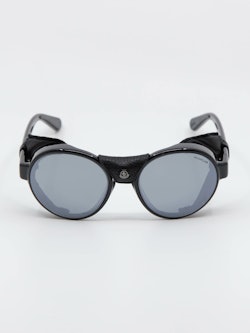 Bilde av sort solbrille fra Moncler, modellnr ML0205