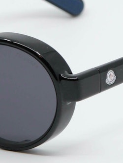 Nærbilde av modell ML0205 fra Moncler