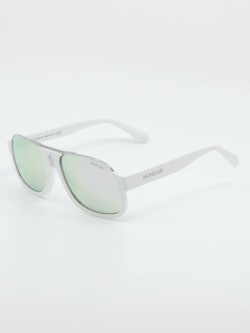 Bilde av hvit solbrille med speilglass fra Moncler