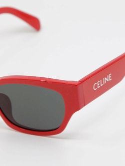 Nærbilde av rød solbrille fra Celine