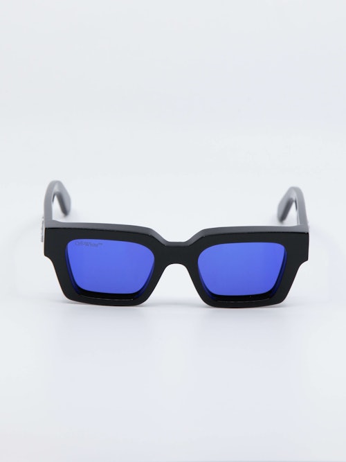 Bilde av solbrille med blå solbrilleglass fra Off-White