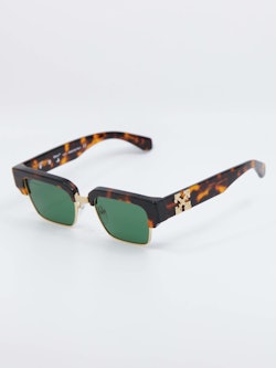 Bilde av Clubmaster-formet solbrille fra Off-White