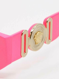 Nærbilde av rosa solbrille fra Versace