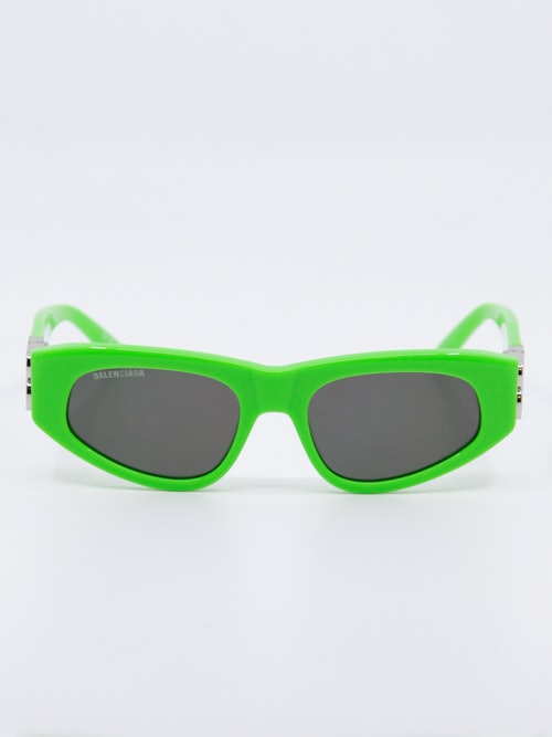 Knasj grønn solbrille fra Balenciaga, bilde forfra