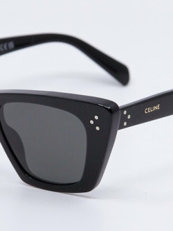 Klassisk CELINE solbrille med cateye i sort, nærbilde