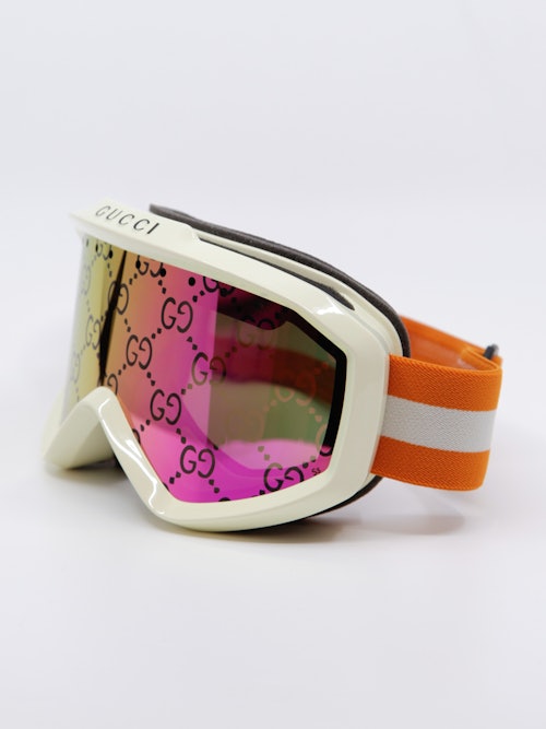 Goggles fra Gucci med logo på glassene, bilde fra siden