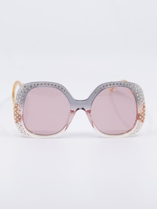 Store, runde solbriller med små diamanter, bilde forfra