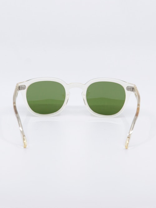 Solbrille med transparent grønnfarge, bilde bakfra
